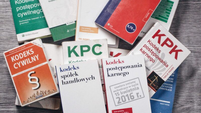 dlaczego sprawy sądowe ciągną się latami?